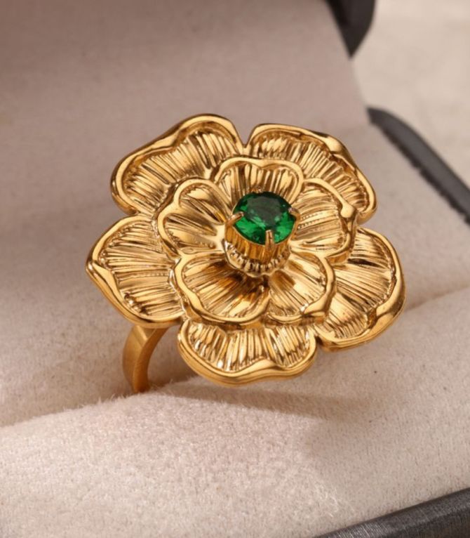 Anillo flor con zirconia verde