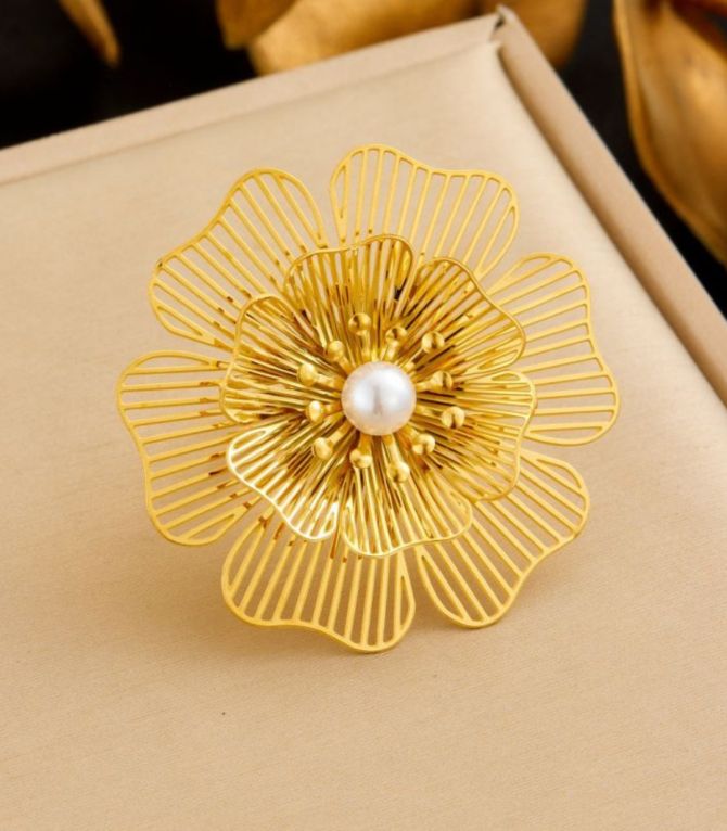 Anillo flor irregular